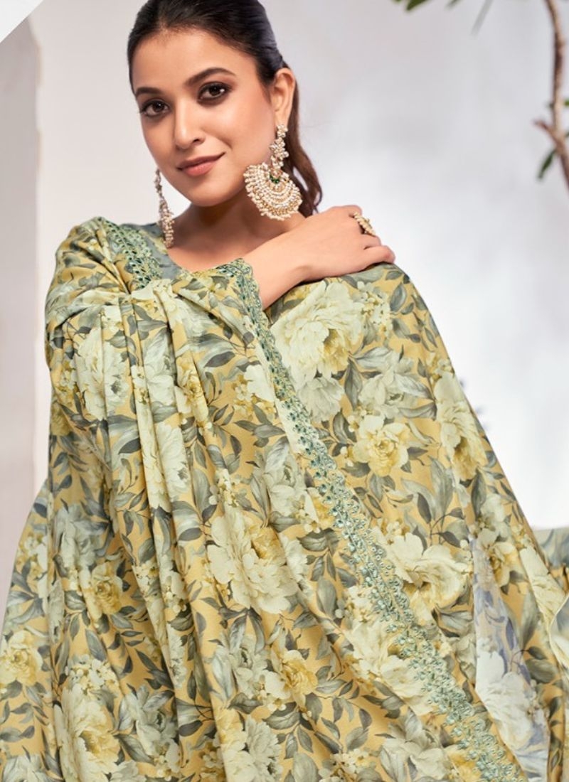 Beautiful floral printed kurta set in dark green