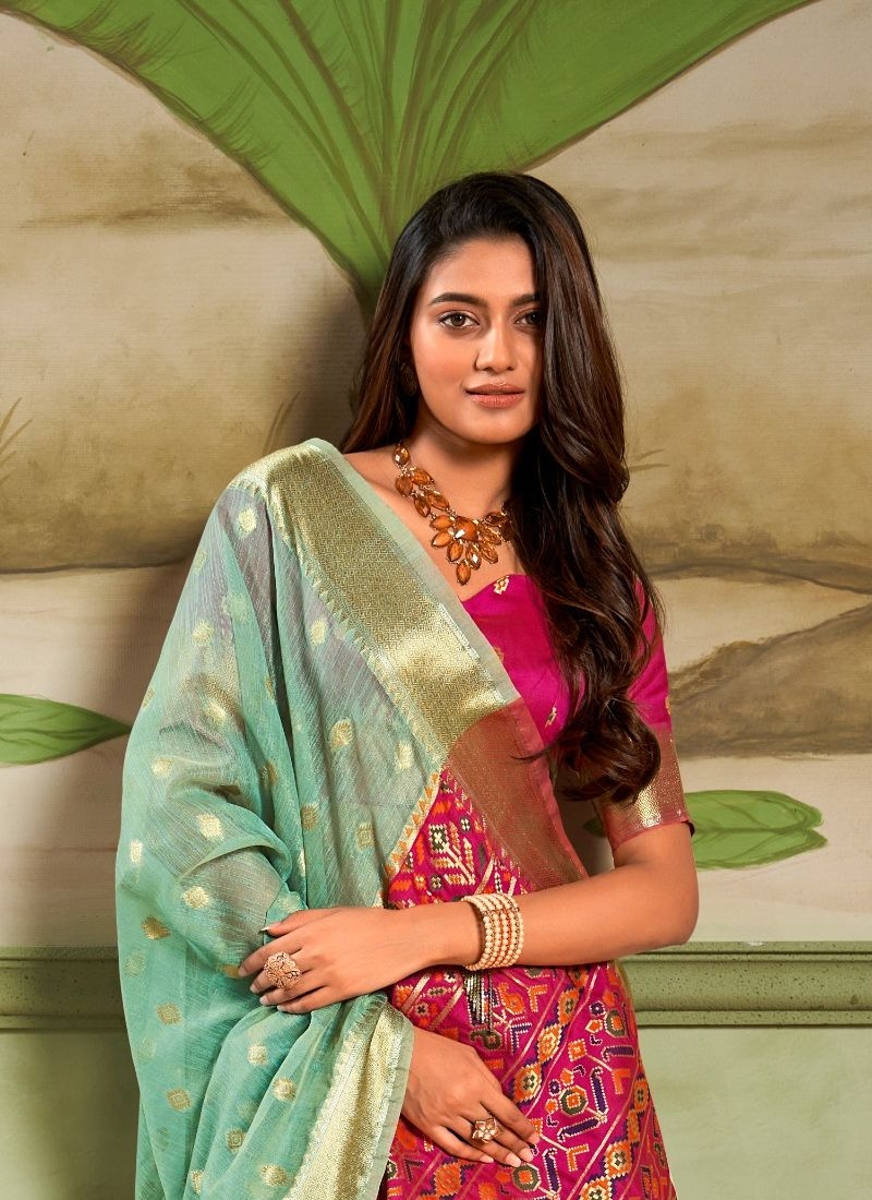 Exquisite silk saree with contrast pallu in green