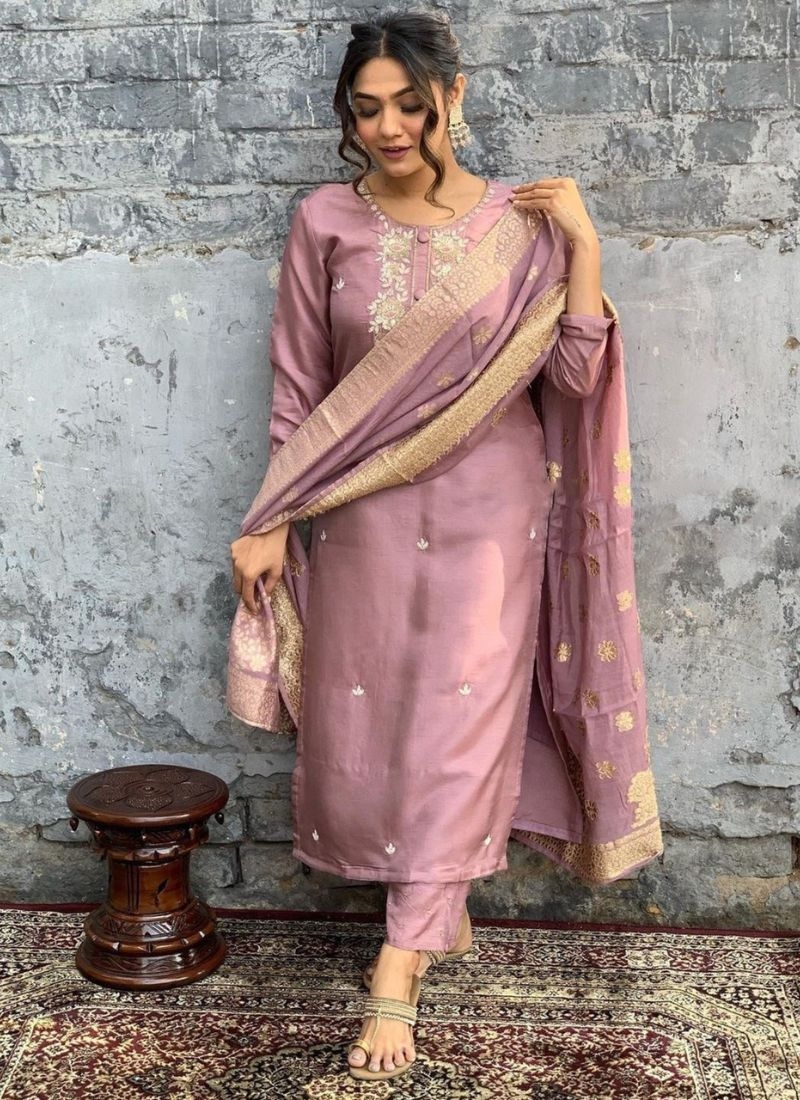 Beautiful jacquard printed Chinon kurta pant suit in pink