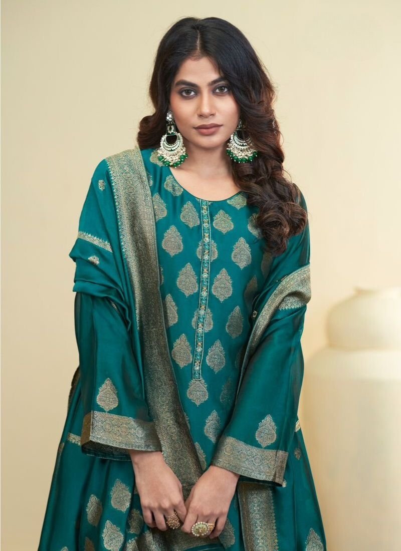 Beautiful jacquard printed silk kurta pantsuit in dark green