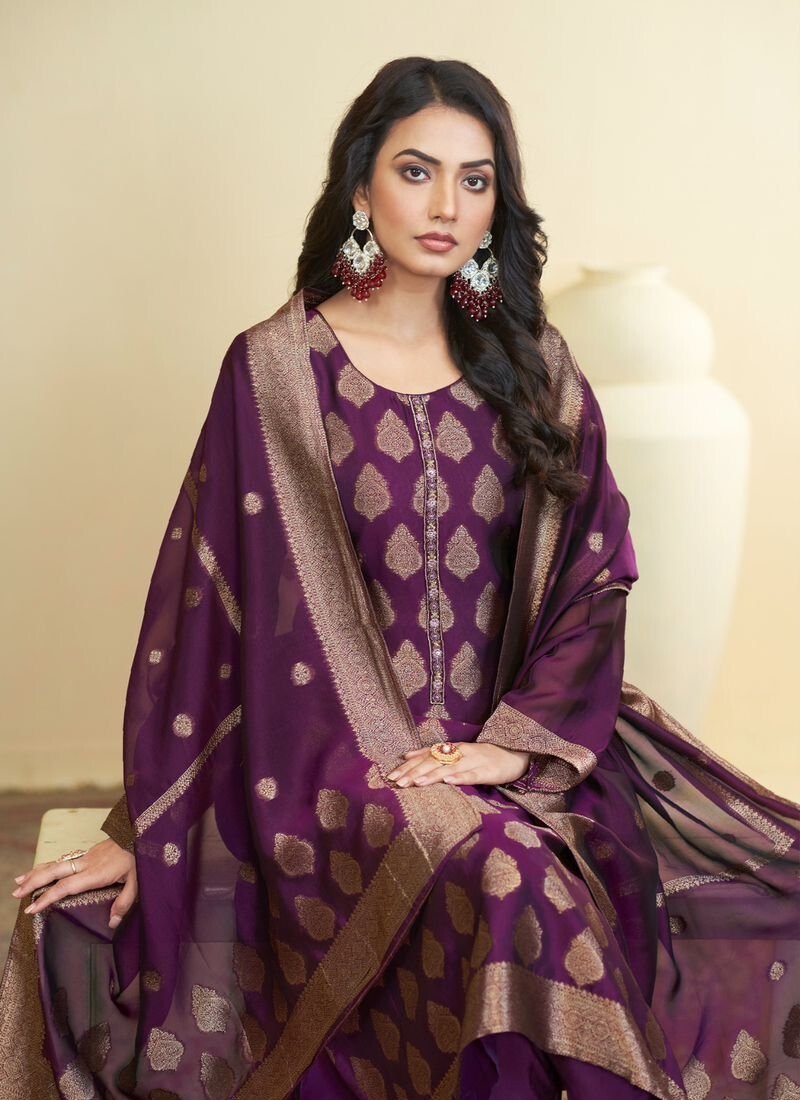 Beautiful jacquard printed silk kurta pantsuit in violet