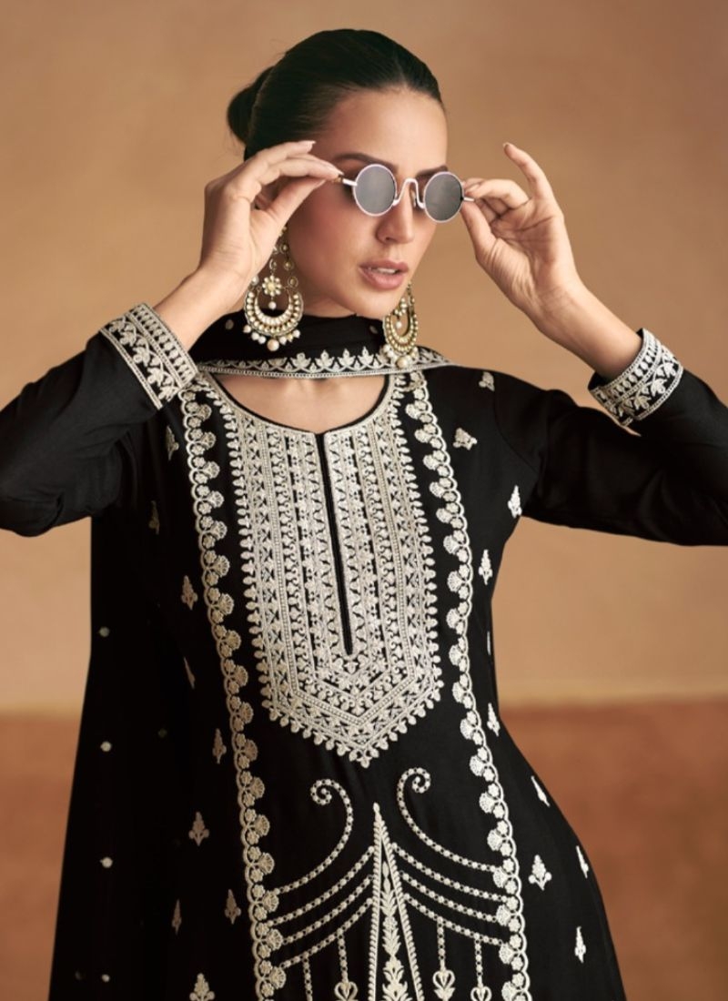 Women straight kurta with pant and dupatta in black