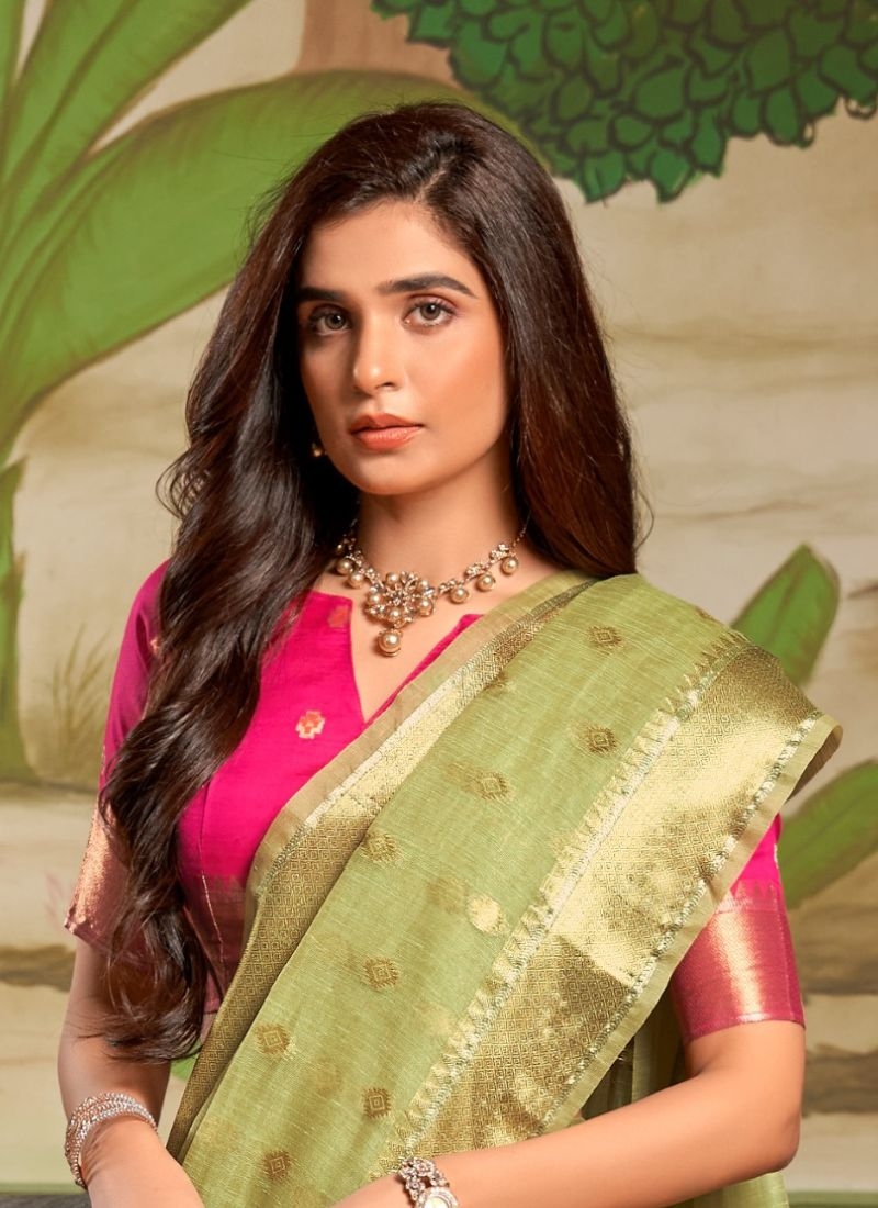 Exquisite silk saree with contrast pallu in light green
