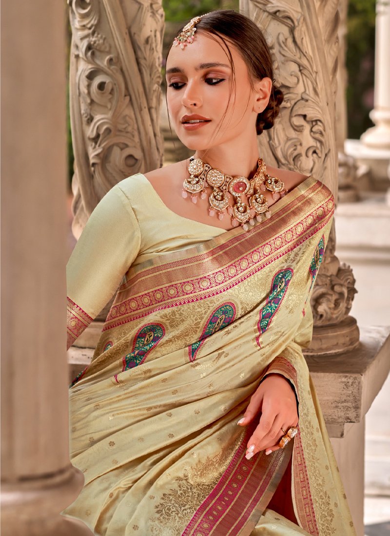 Elegant hand weaving soft silk saree in cream