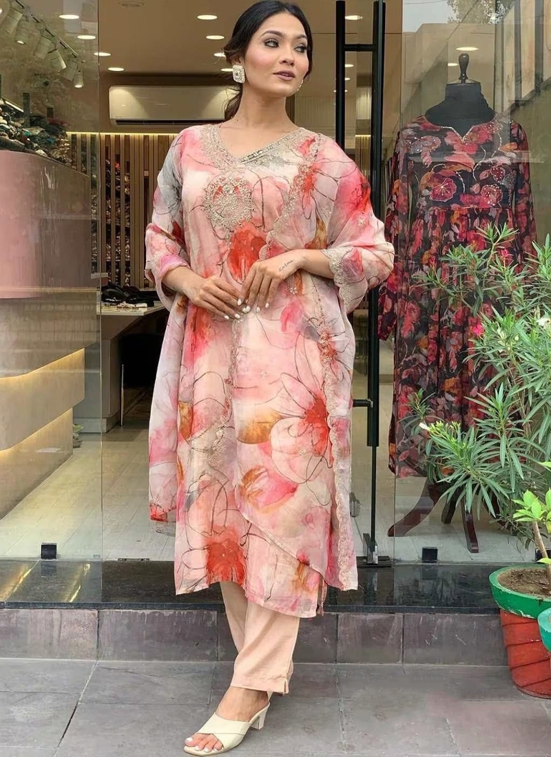 Floral Print Straight Kurta Suit Set in Baby Pink