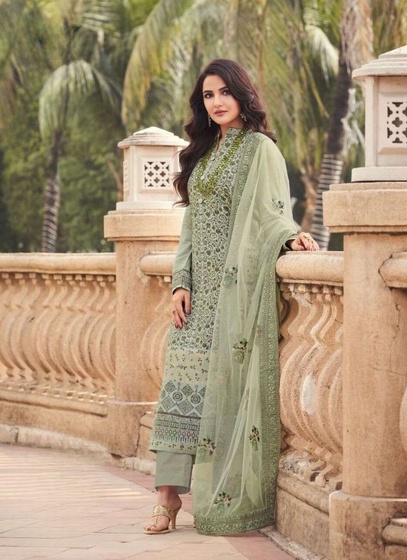 Stylish viscose pantsuit with jacquard pattern in light green