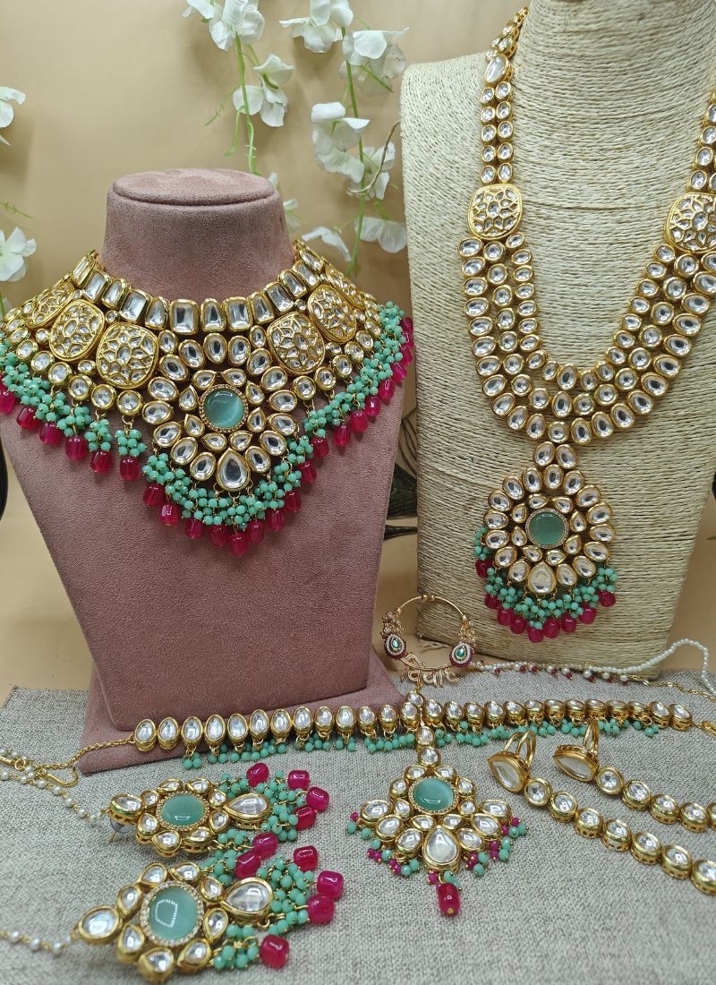 Beautiful gold plated alloy necklace set in pastel green