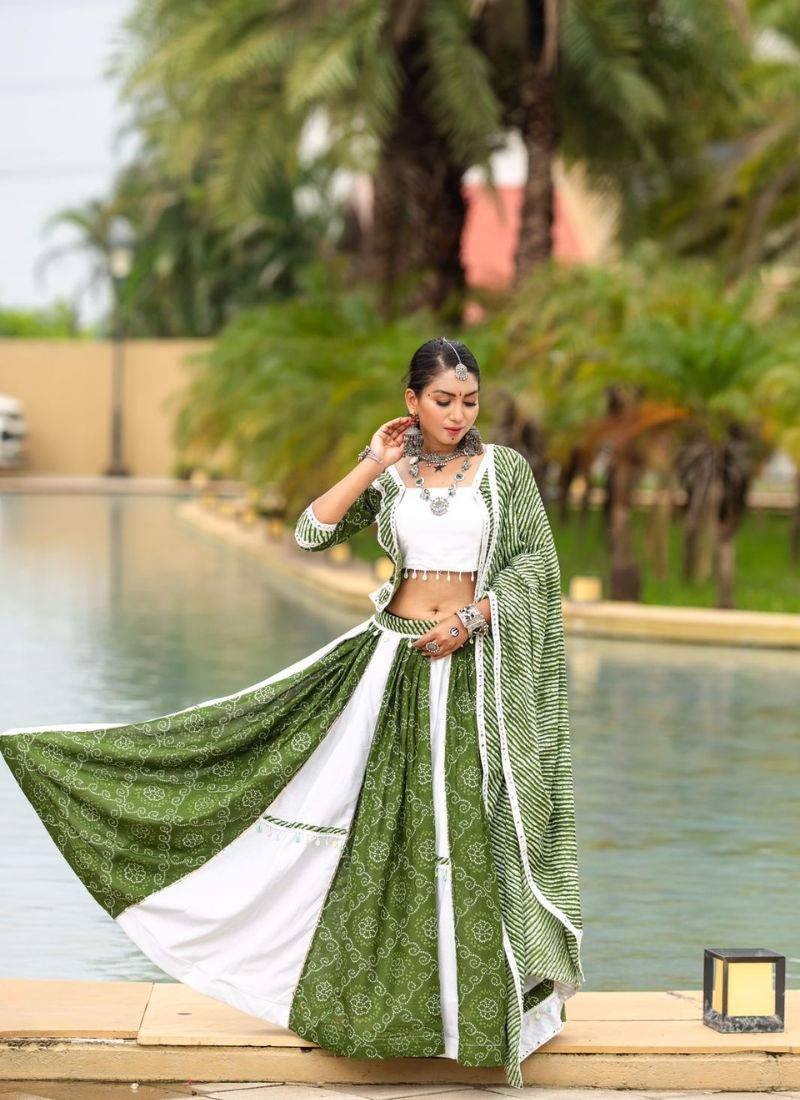 Navratri's special two-color cotton lehenga choli in green