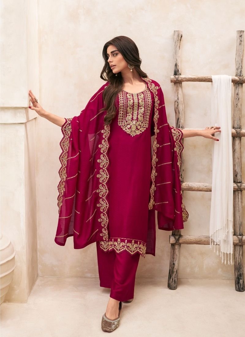 Embroidered silk kurta pantsuit with dupatta in pink