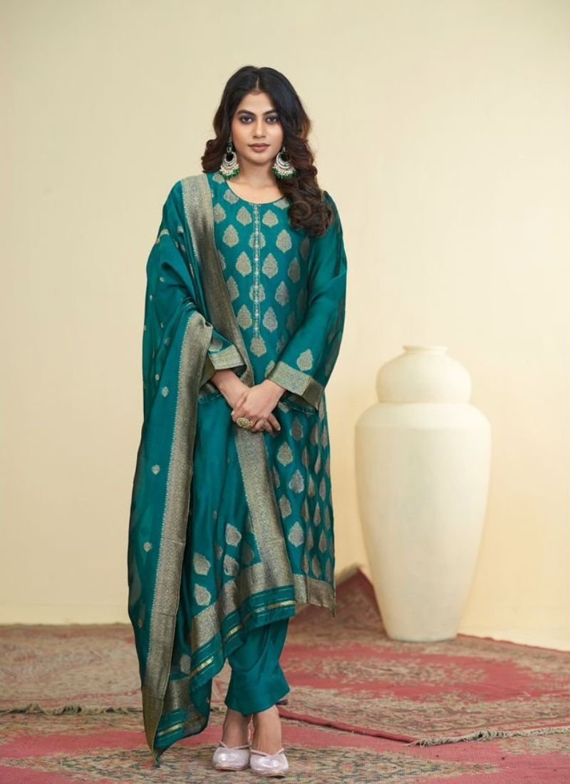 Beautiful jacquard printed silk kurta pantsuit in dark green