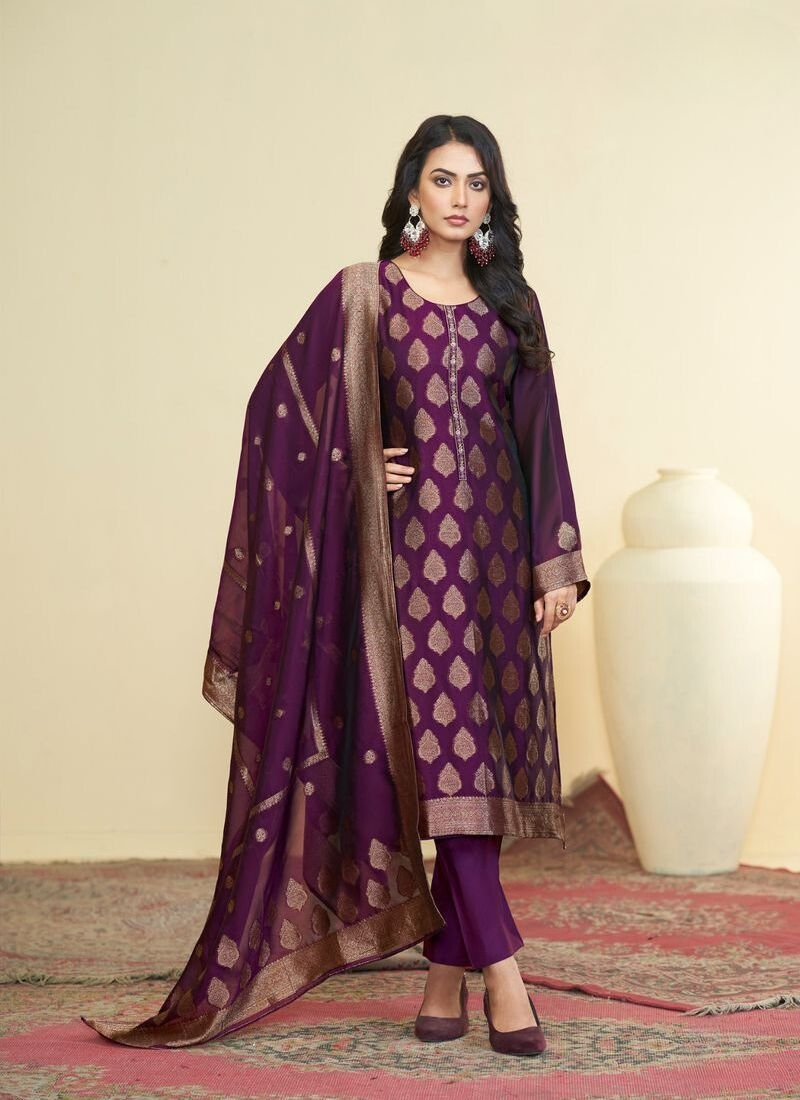 Beautiful jacquard printed silk kurta pantsuit in violet