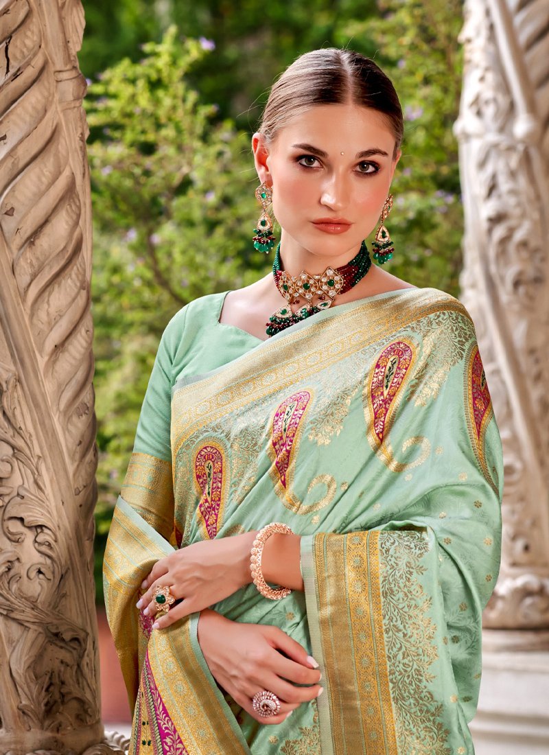 Elegant hand weaving soft silk saree in light green