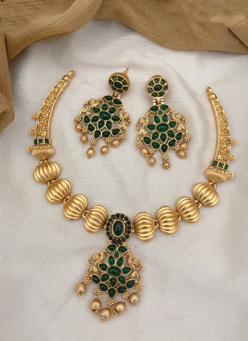 Alloy Designer Necklace Set in Green