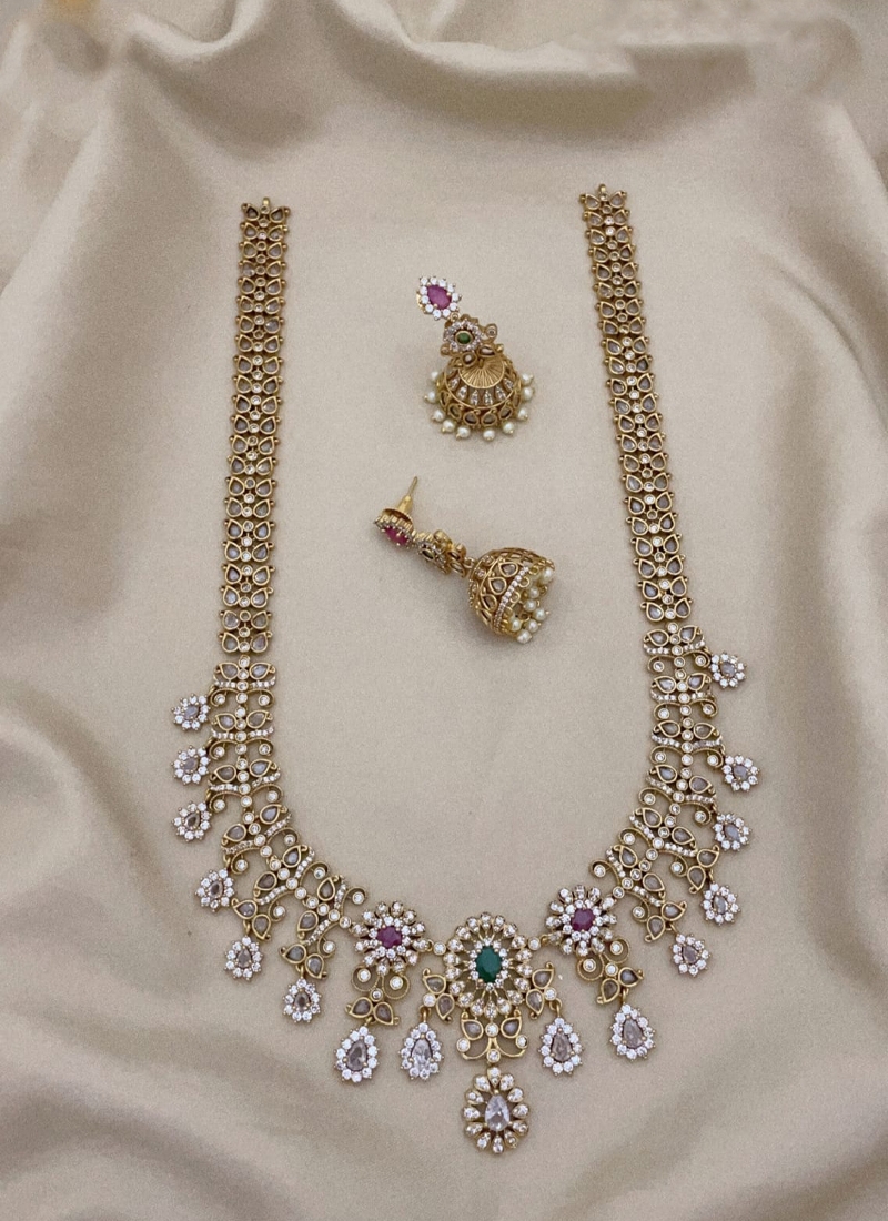 Beautiful and trendy bridal necklace in Multi color