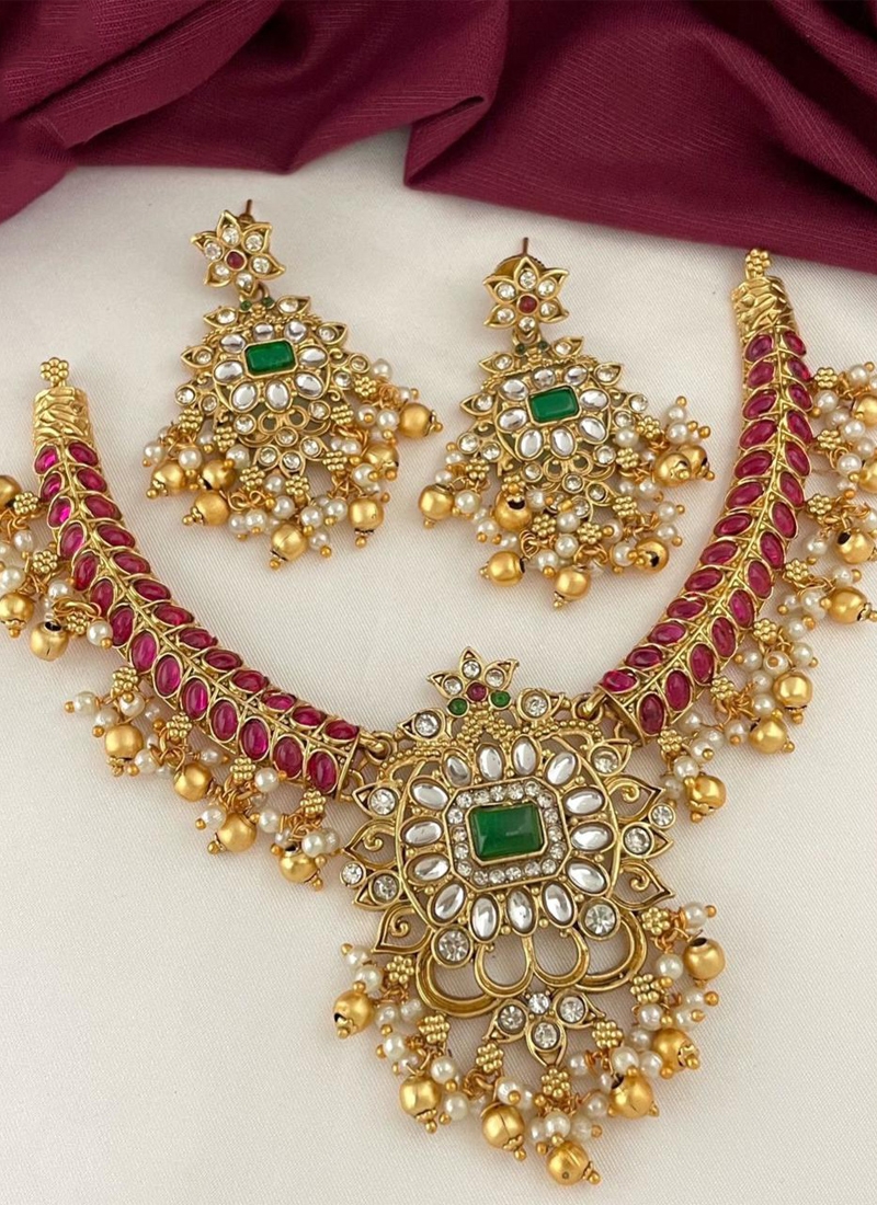 Traditional ethnic floral design necklace set in red