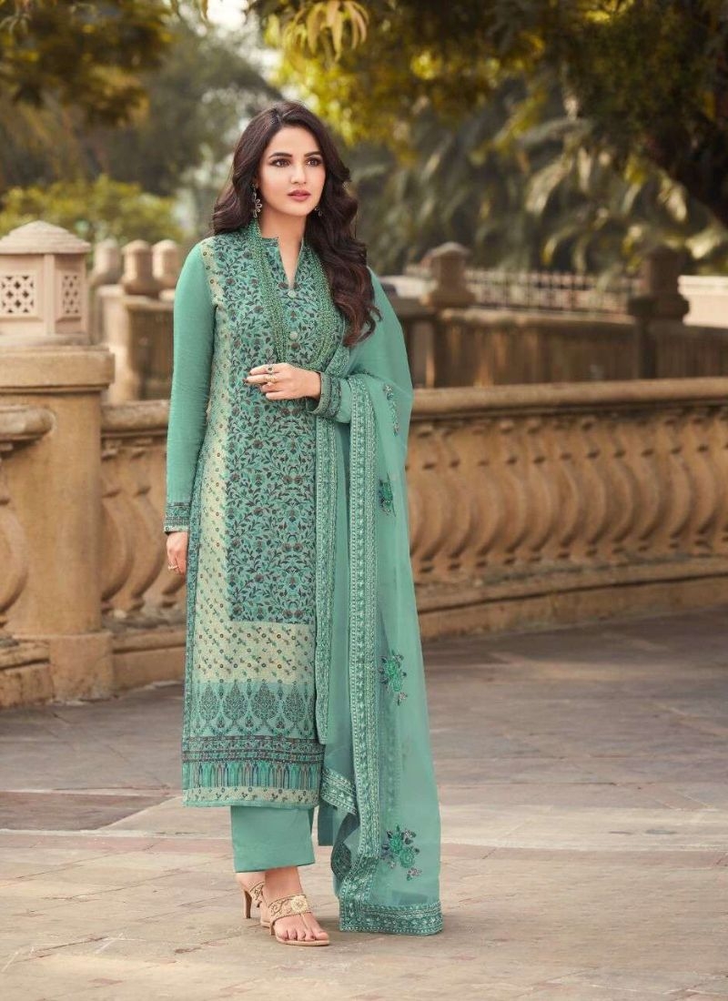 Stylish viscose pantsuit with jacquard pattern in green