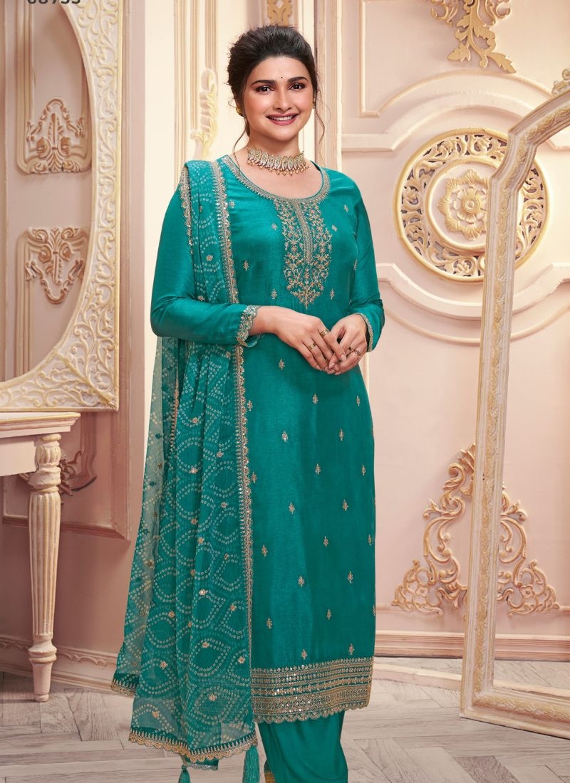 Beautiful pantsuit with printed chinon dupatta in green