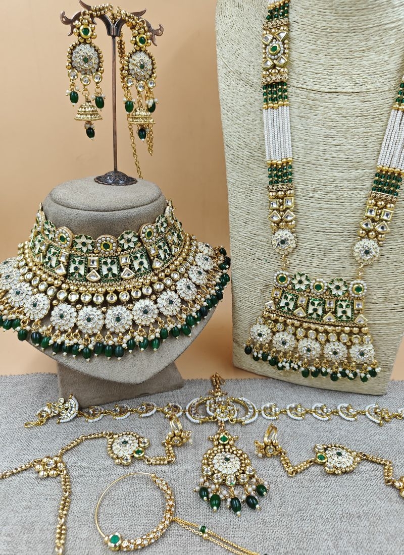 Beautiful gold plated alloy necklace set in green