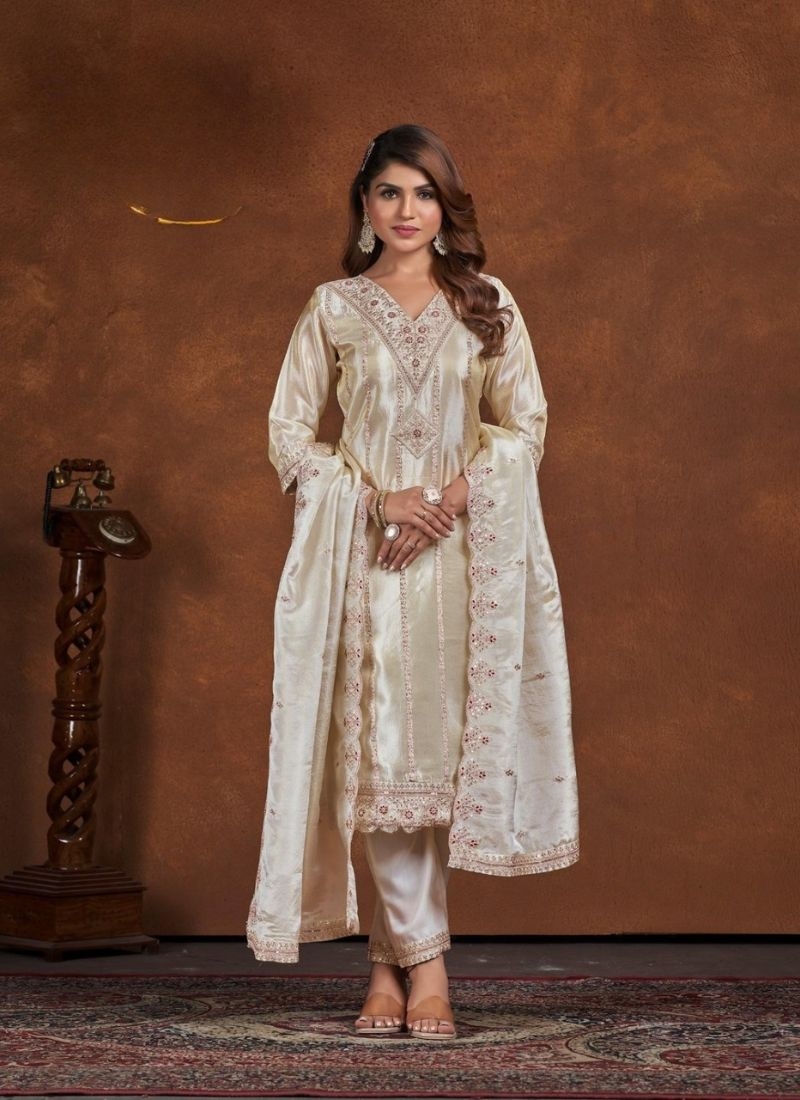 Exquisite embroidered silk pantsuit set  in cream