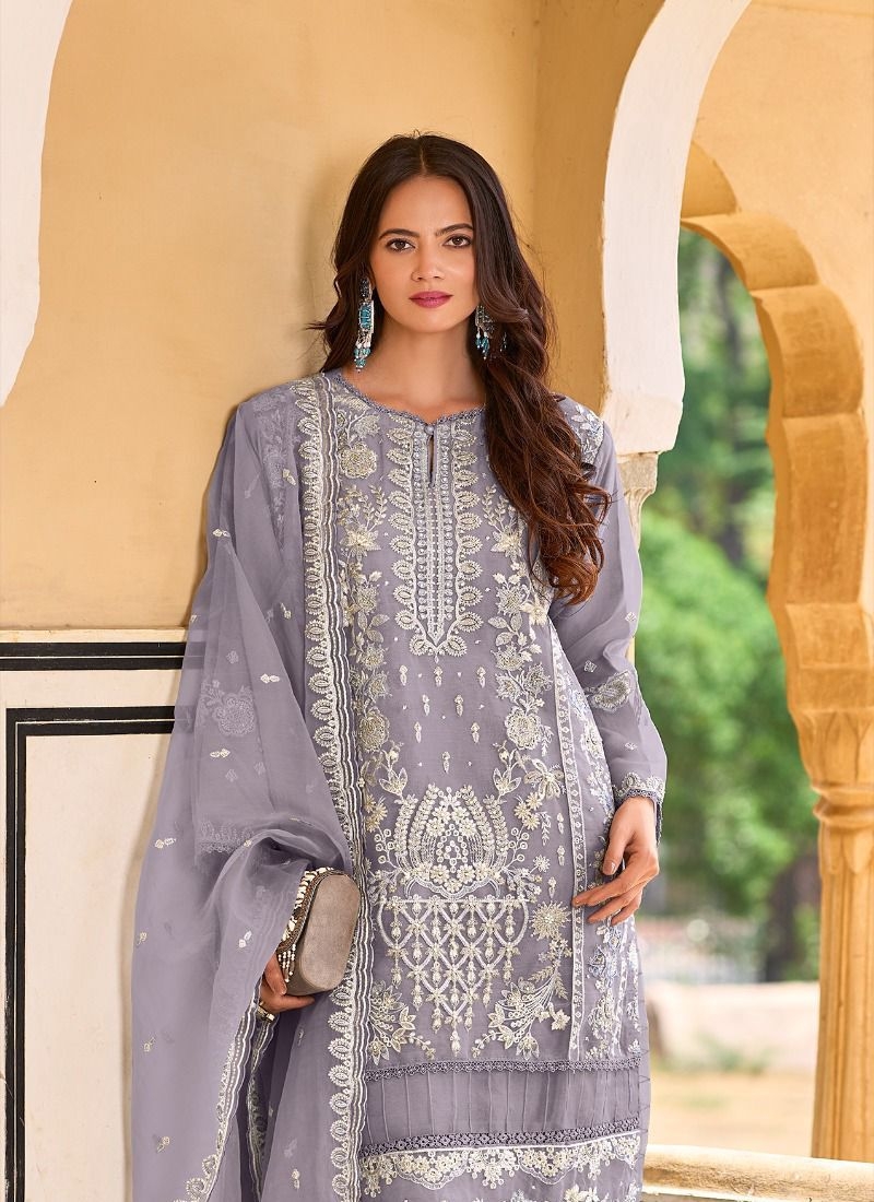 Stunning embroidered silk pantsuit & dupatta in light purple