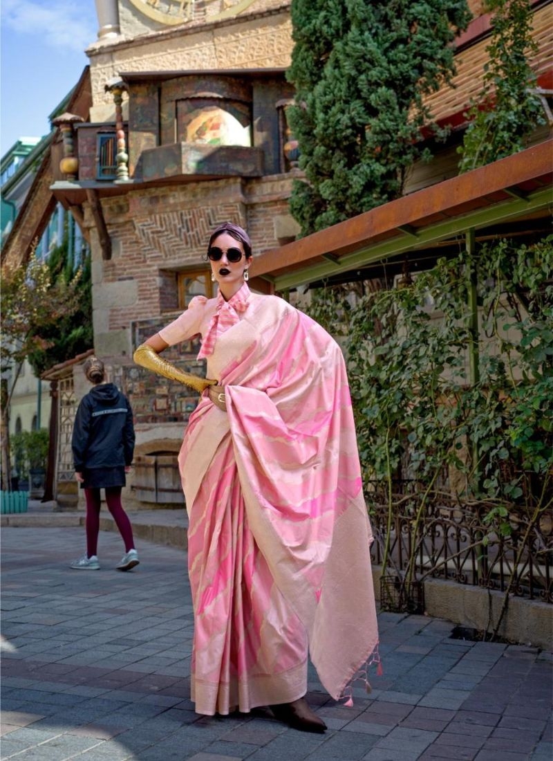 Exquisite hand weaving silk saree in baby pink