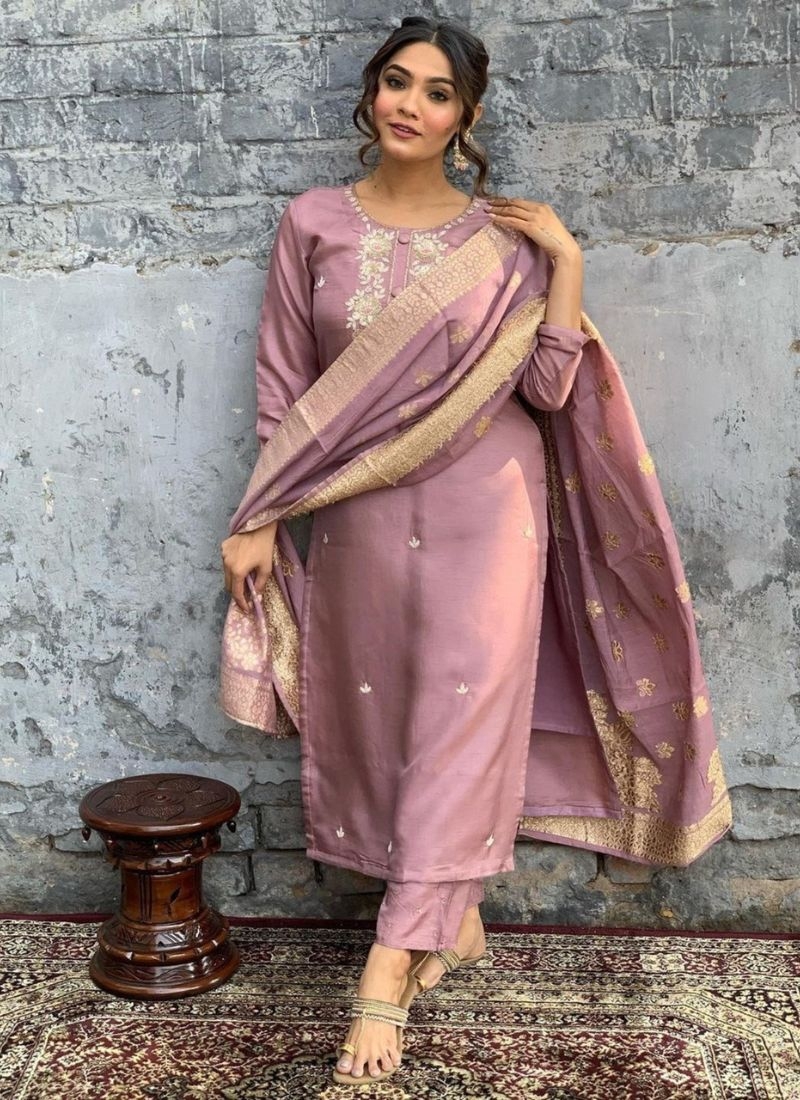 Beautiful jacquard printed Chinon kurta pant suit in pink