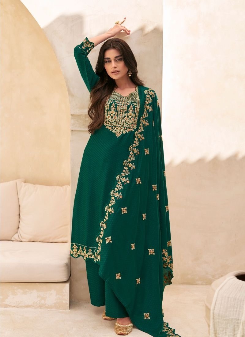 Embroidered silk kurta pantsuit with dupatta in green