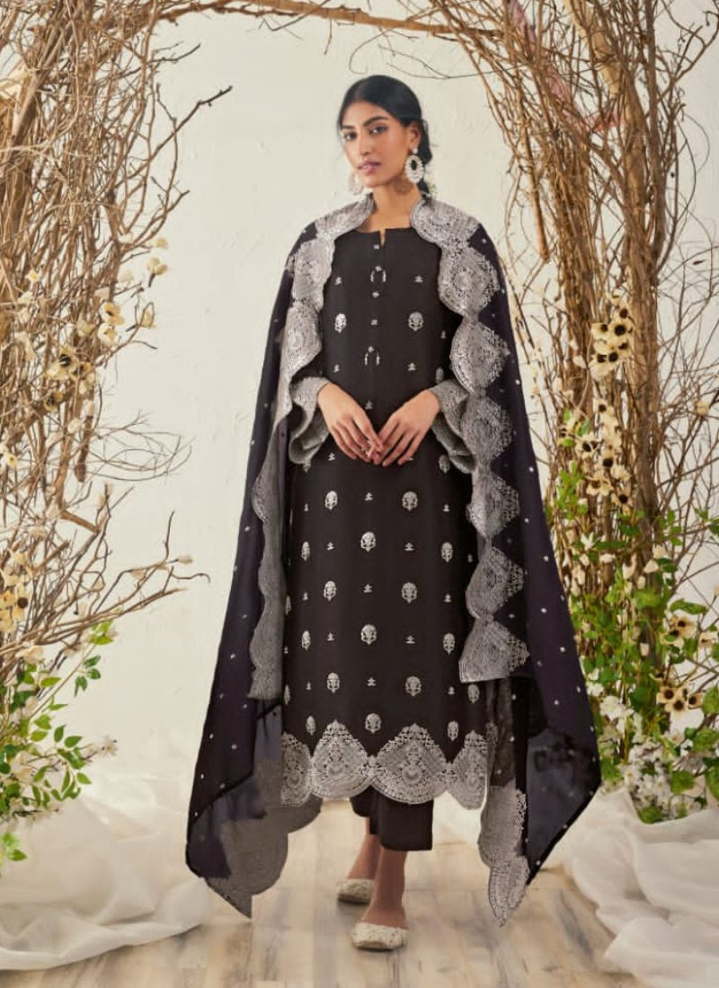 Zari Embroidery Suit Set in Black