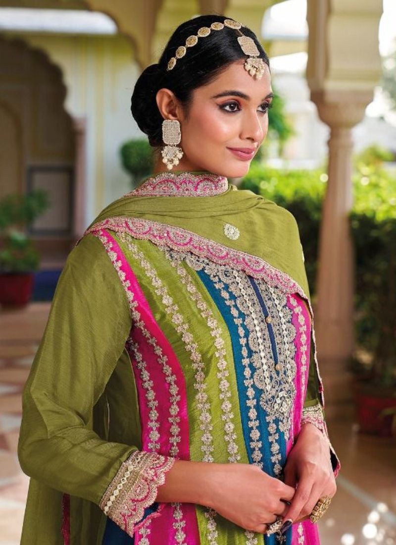 Embroidered Blooming Chinon Suit Set Mehandi Green